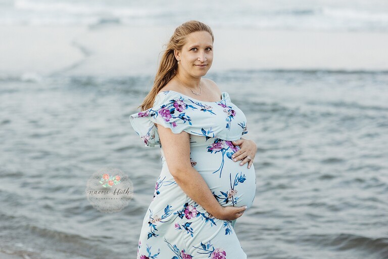 maternity photo shoot at beach