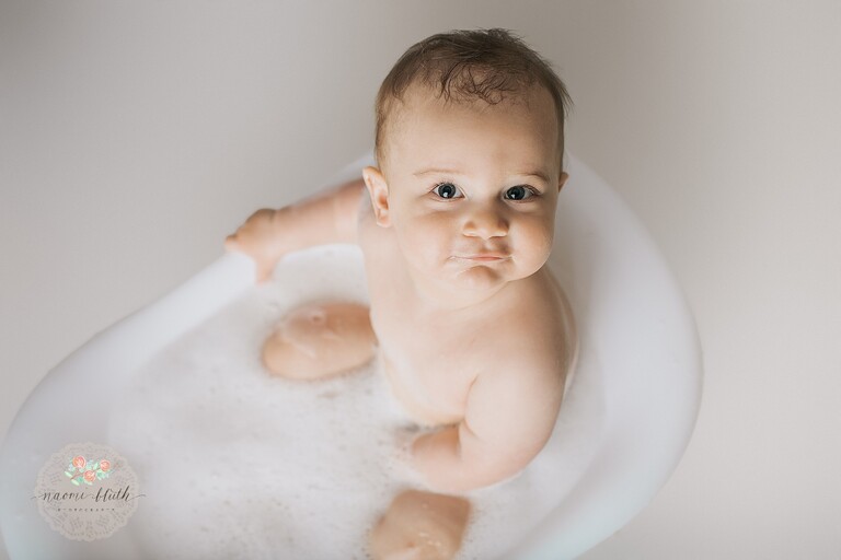 Bubble bath after a fun cake smash in our Boca Raton studio.